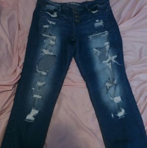 No Boundaries distressed skinny jeans